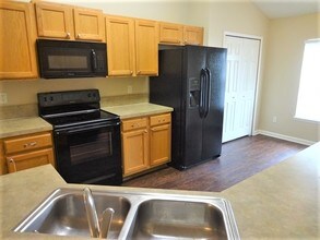 7701 Westport Bay Dr in Jacksonville, FL - Building Photo - Building Photo