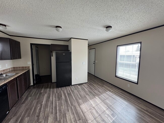 32 Armstrong Ave in Flushing, MI - Building Photo - Building Photo