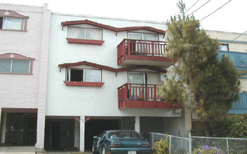 690 Villa St in Daly City, CA - Building Photo - Building Photo