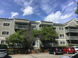 30 Ledgewood Hills Dr, Unit 206 in Nashua, NH - Building Photo
