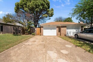 3330 Green Ridge St in Fort Worth, TX - Building Photo