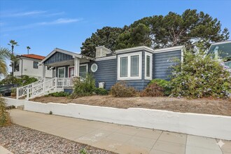 3335 Riviera Dr in San Diego, CA - Building Photo - Building Photo