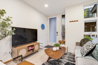 1425 E Howell St in Seattle, WA - Building Photo - Building Photo