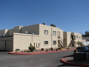Heritage Pointe Apartments in Henderson, NV - Foto de edificio - Building Photo