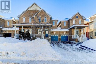 51 Lebovic Dr in Richmond Hill, ON - Building Photo