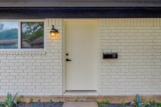 3306 Dolphin Dr in Austin, TX - Building Photo - Building Photo