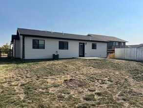 671 Eagle Ct in Box Elder, SD - Foto de edificio - Building Photo