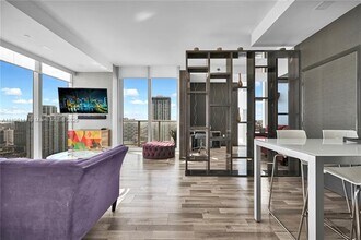 151 SE 1st St, Unit PH11 in Miami, FL - Building Photo - Building Photo