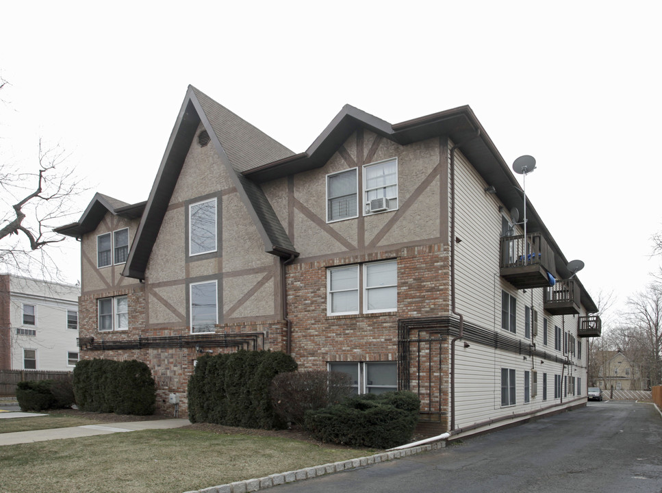 White Rose Apartments in Roselle, NJ - Foto de edificio