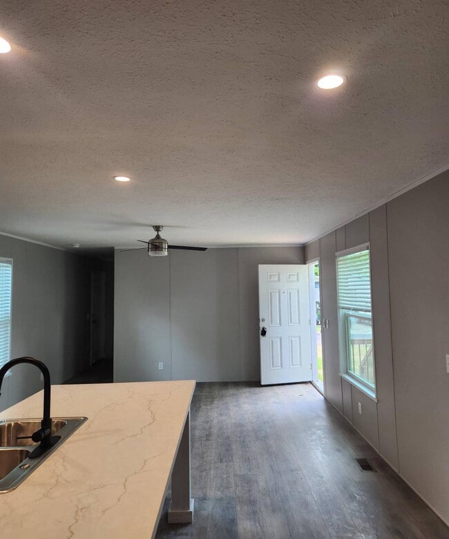 400 Landrey Dr in Vincennes, IN - Building Photo - Building Photo