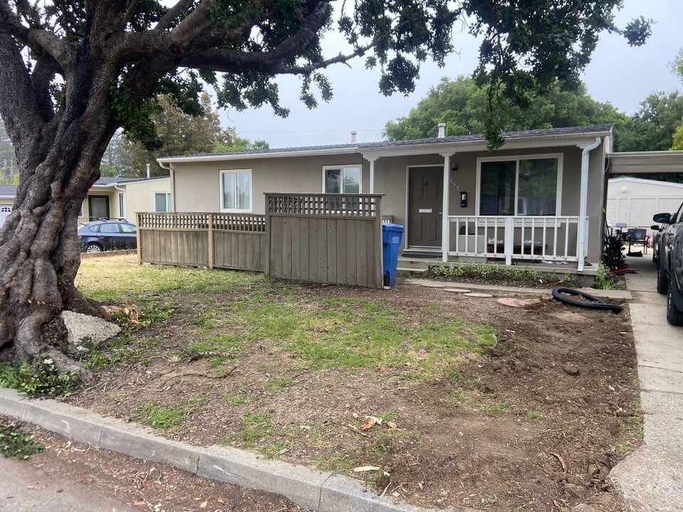 255 Cerro Romauldo Ave in San Luis Obispo, CA - Building Photo