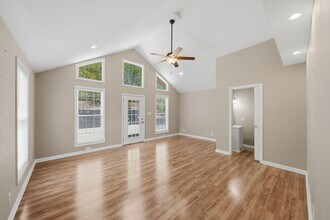 1838 E Ridge Dr in Conover, NC - Building Photo - Building Photo