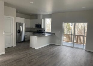 614 Telegraph Rd in Bellingham, WA - Building Photo - Building Photo