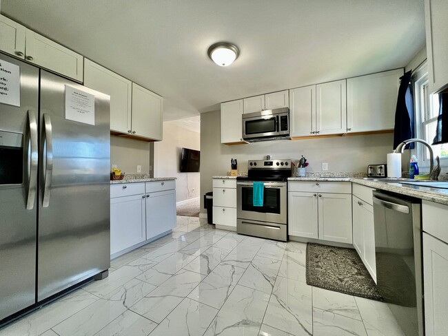 7086 Tylersville Rd in West Chester, OH - Building Photo - Building Photo