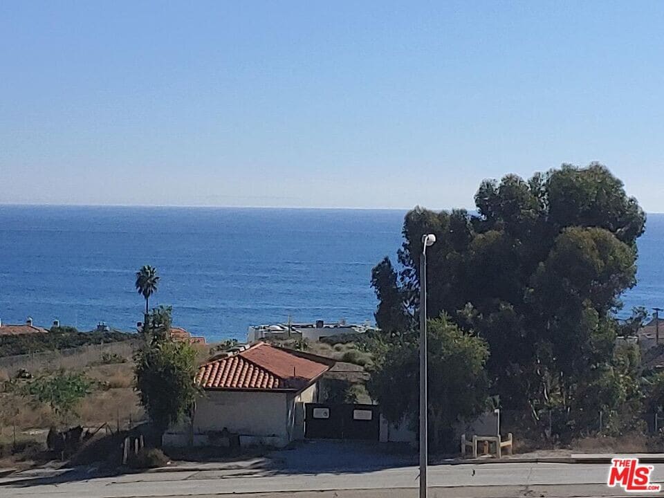 23918 De Ville Way in Malibu, CA - Building Photo