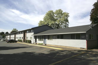 Mereweather Apartments in Hillsboro, OR - Building Photo - Building Photo