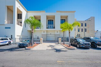 128 S Beach St in Daytona Beach, FL - Foto de edificio - Building Photo