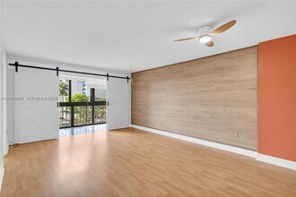 5055 NW 7th St, Unit 504 in Miami, FL - Building Photo - Building Photo