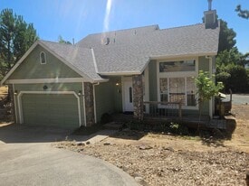 19055 Ravenhill Rd in Hidden Valley Lake, CA - Building Photo