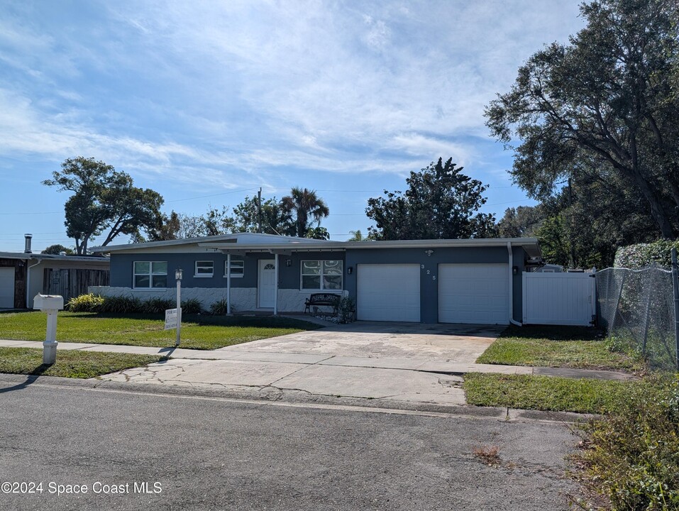 325 Cherry Ave in Merritt Island, FL - Building Photo