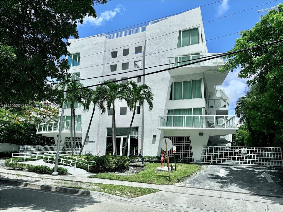 1528 Brickell Ave in Miami, FL - Building Photo