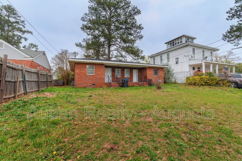 2165 1/2 Telfair St in Augusta, GA - Building Photo