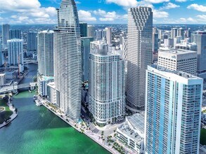 300 S Biscayne Blvd in Miami, FL - Building Photo - Building Photo