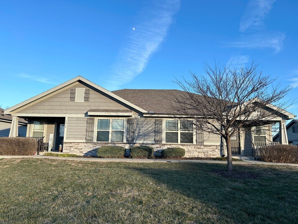 8232 SE 6th St in Blue Springs, MO - Building Photo