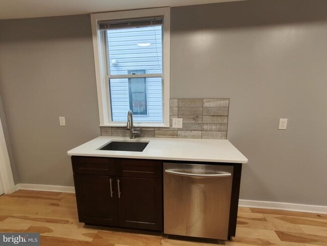 924 N 15th St in Philadelphia, PA - Building Photo - Building Photo