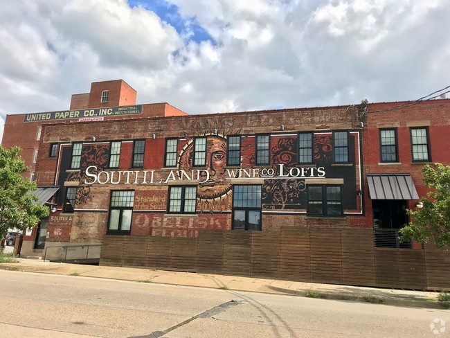 Southland Wine Co Lofts in Richmond, VA - Foto de edificio - Other