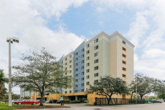 Santa Clara I in Miami, FL - Foto de edificio - Building Photo
