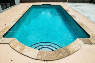 16710 SW 140th Ave in Miami, FL - Building Photo - Building Photo