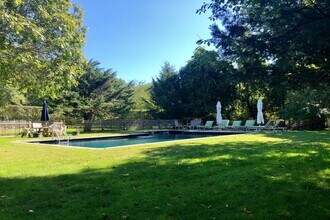 166 Hog Creek Rd in East Hampton, NY - Building Photo - Building Photo