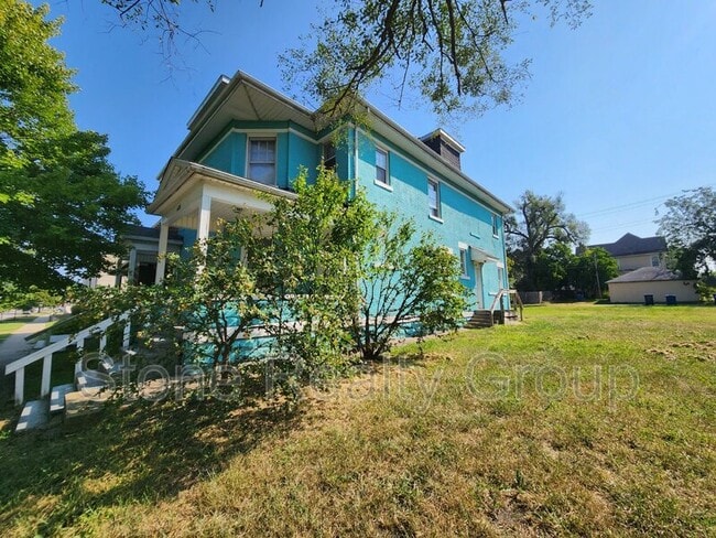 property at 426 S 4th St