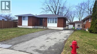 98 Palmer Rd in Hamilton, ON - Building Photo