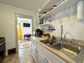512 W 39th Ter, Unit 2 in Kansas City, MO - Foto de edificio - Building Photo