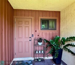 466 SE 14th St in Dania Beach, FL - Building Photo - Building Photo