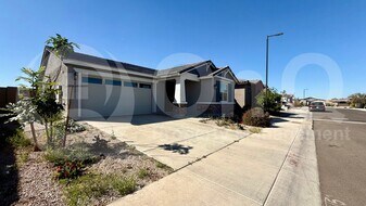 5324 S 24th Ln in Phoenix, AZ - Building Photo