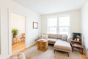 133 E Grand Boulevard