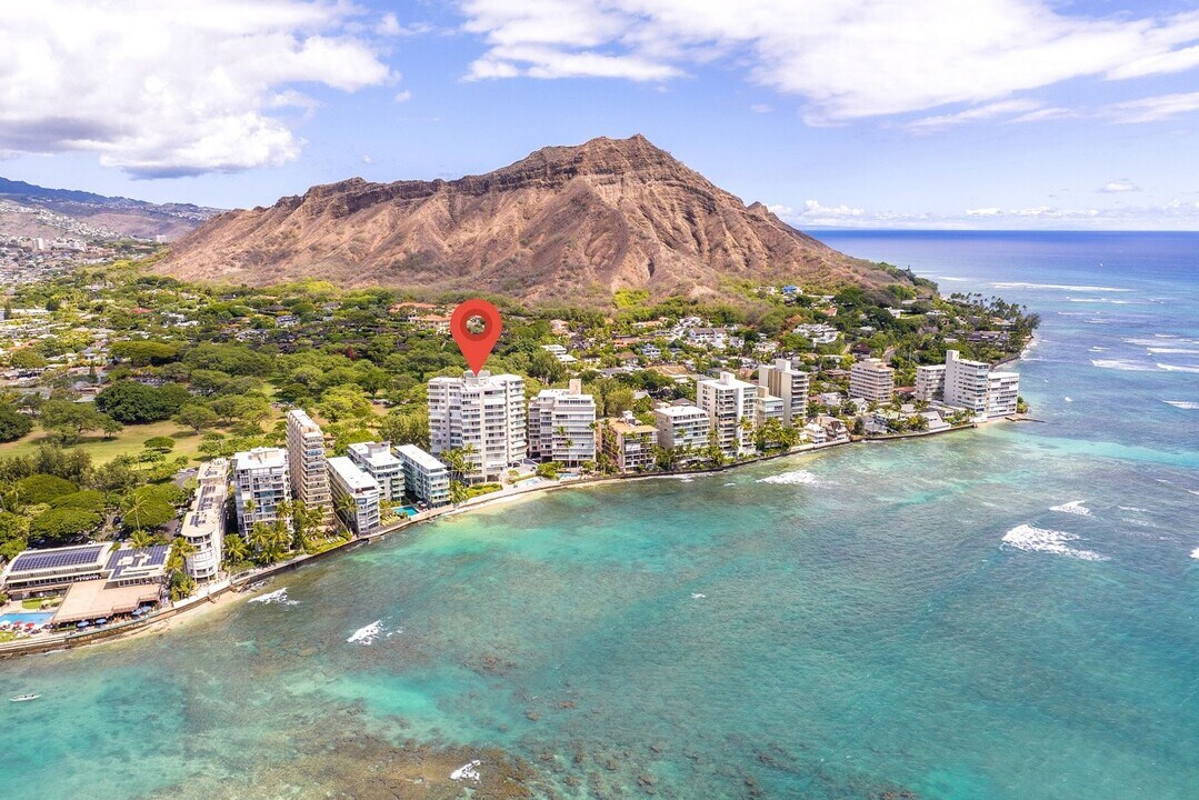 2969 Kalakaua Ave in Honolulu, HI - Building Photo
