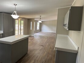 360 Jammye Dr in Cleveland, TX - Building Photo