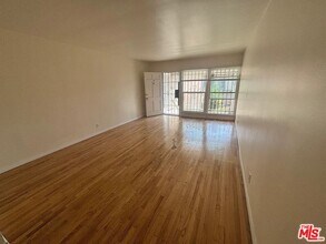 4131 Palmwood Dr in Los Angeles, CA - Foto de edificio - Building Photo