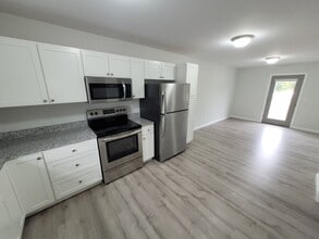 4 Juniper Ln in Levant, ME - Foto de edificio - Building Photo