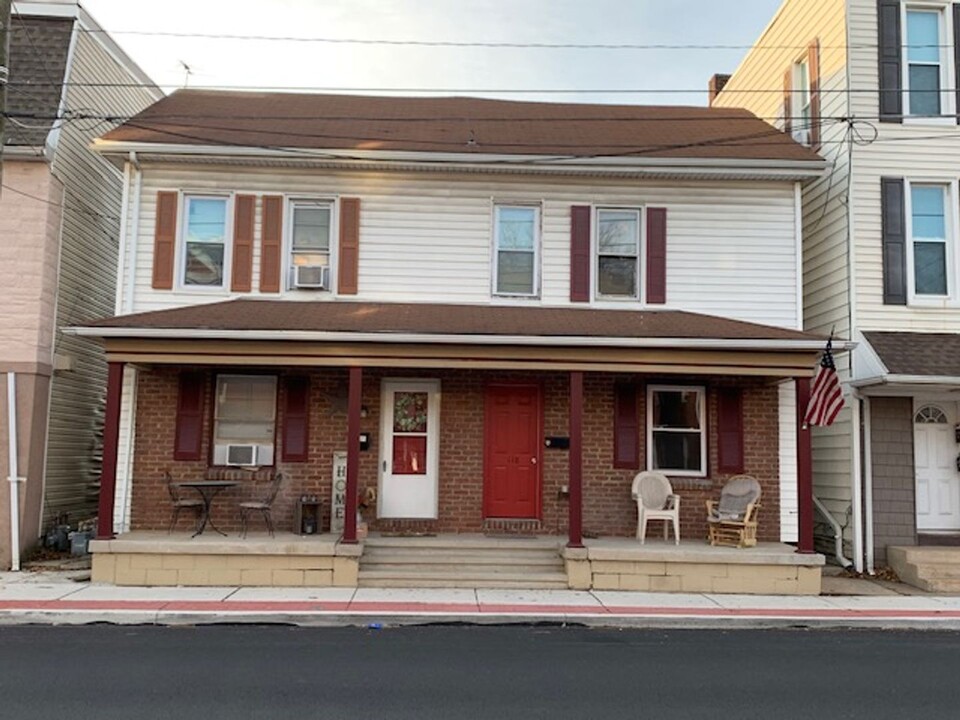 120 S Main St in Spring Grove, PA - Building Photo