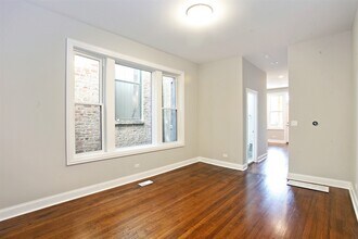 2047 W Evergreen Ave in Chicago, IL - Building Photo - Building Photo