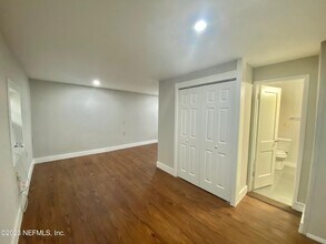 2022 Dellwood Ave-Unit -5 in Jacksonville, FL - Foto de edificio - Building Photo