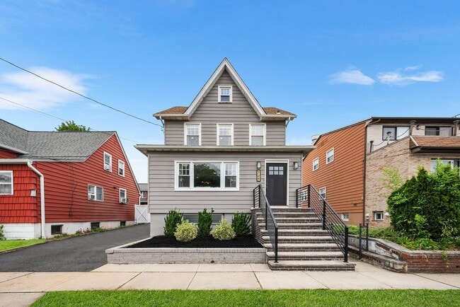 725 4th St in Secaucus, NJ - Building Photo - Building Photo