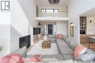 17 Trailway Cir in Ottawa, ON - Building Photo - Building Photo