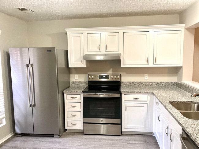 1502 Queen Anne Ct in Sandy Springs, GA - Building Photo - Building Photo