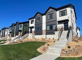 2527 Otter Tail Way in Altoona, WI - Building Photo